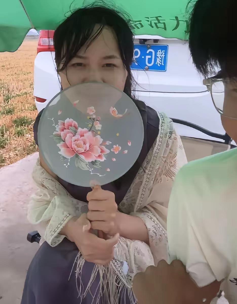 在王婆说媒现场要价1000万彩礼的28岁女子半露脸 ​​​，看着什么水平？ ​​