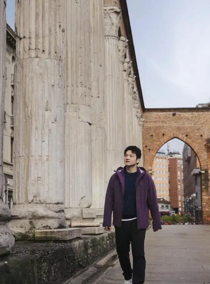 王曼昱2月8日深夜发视频，说刚看完米兰冬奥会开幕式。

可米兰冬奥会明明是202