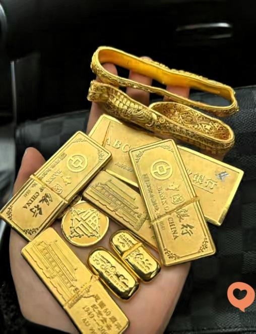 全民疯抢黄金的背后，藏着资本最狠的收割套路，别等砸手里才追悔莫及！2025年金价