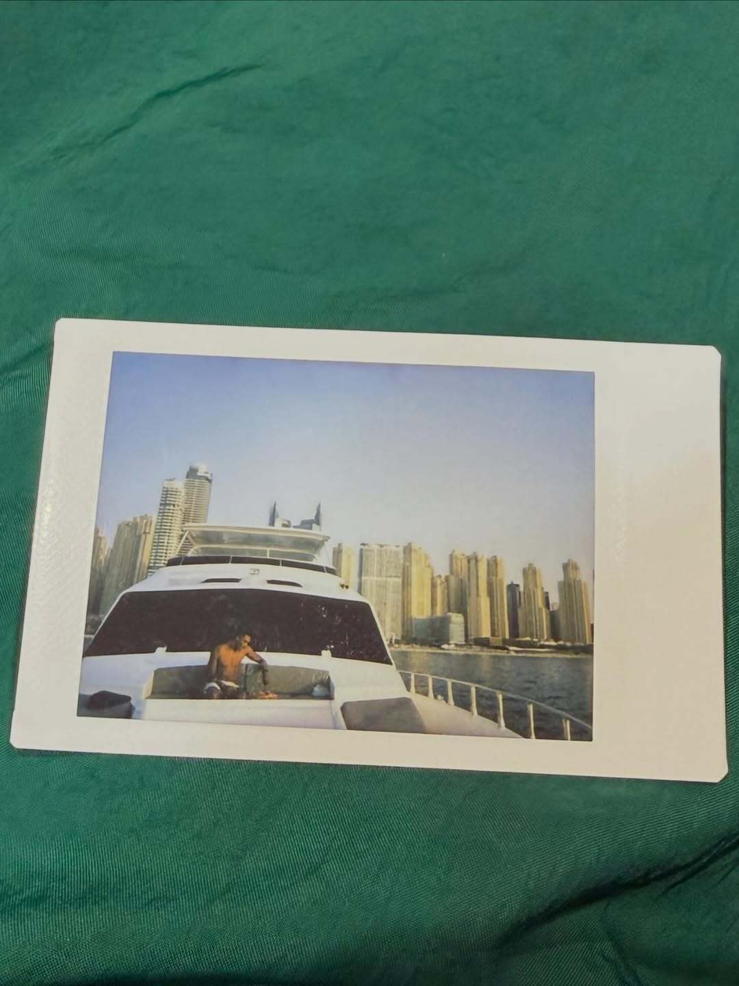 效力马卡比的朗尼沃克因战事原因已经半个多月没有比赛可打了在个人ins 上分享照片