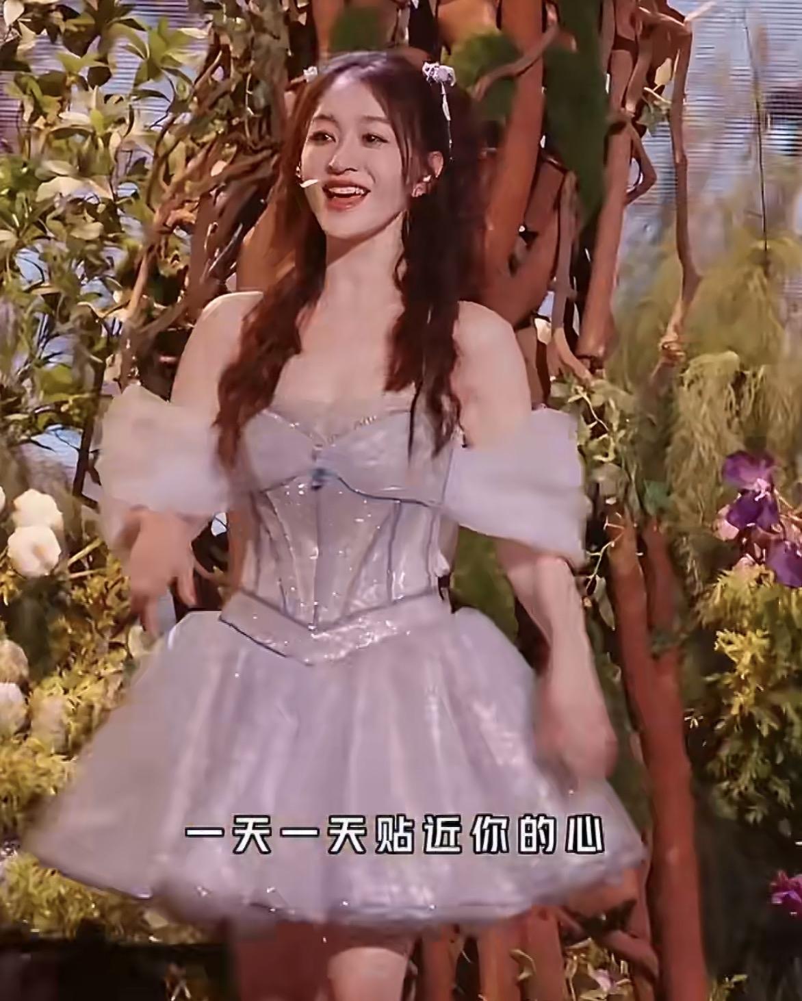 胳膊：我说姐们儿，咱能不能商量个事儿？这墨水味儿熏得我直犯恶心，你这是要搞行为艺