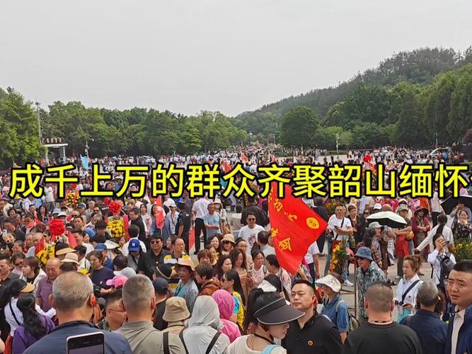 一批批去韶山旅游的人民群众，不仅仅是朝圣，不仅仅是缅怀，不仅仅是崇敬，不仅仅是感