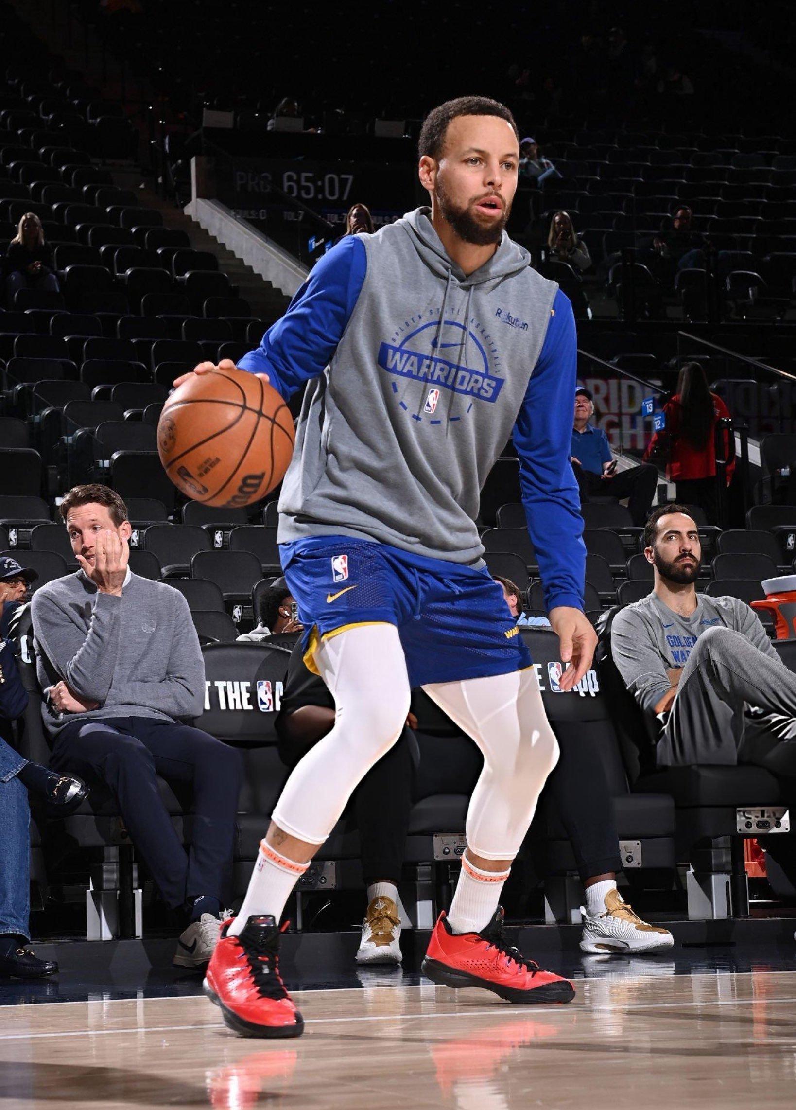 来到洛杉矶 库里致敬保罗库里上脚Jordan CP3.VII虽然老炮后面去快船了