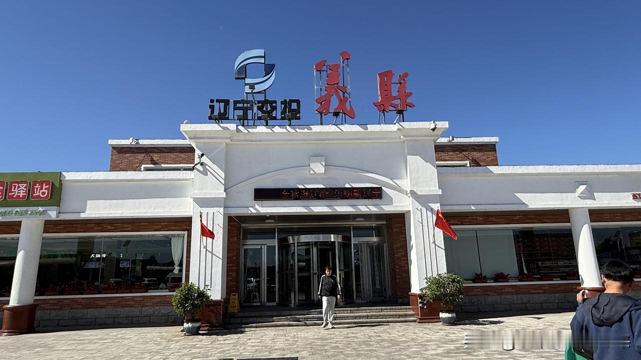 来义县很多人直奔奉国寺大雄殿，却错过国宝馆。
三块乾隆巨型透雕御匾、明代残壁画与