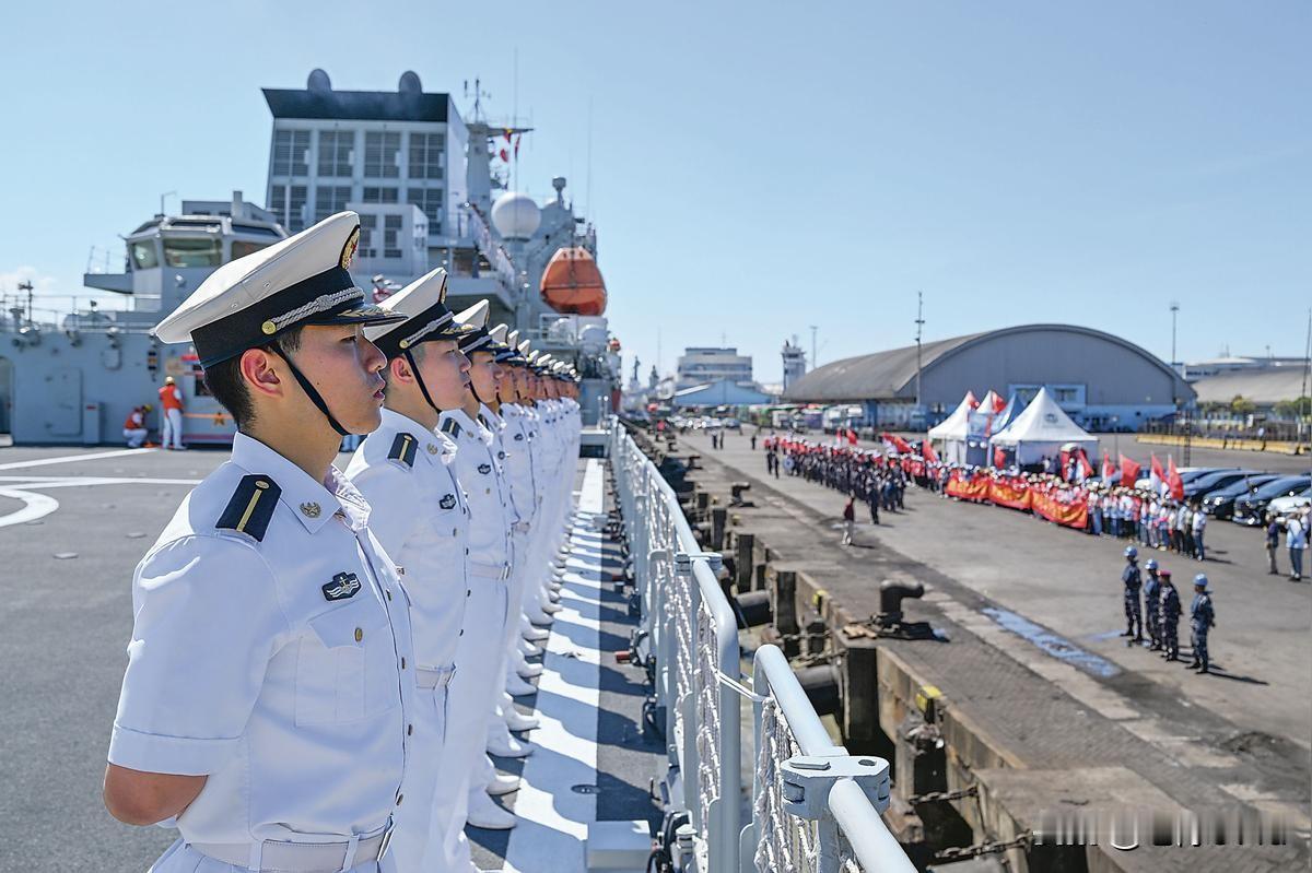 2026年8月2日至5日，中国海军戚继光舰、昆仑山舰编队访问印尼泗水丹戎佩拉港，