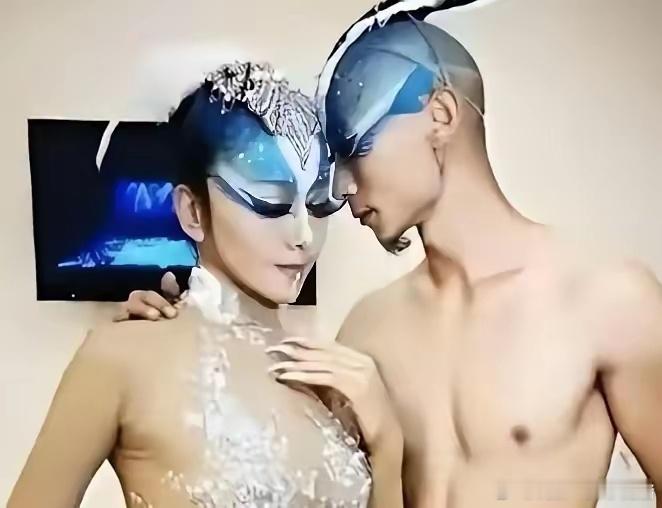 “我只是想好好睡个觉。”44岁的王迪留下一句话，就从39楼跳了出去。没人知道，压
