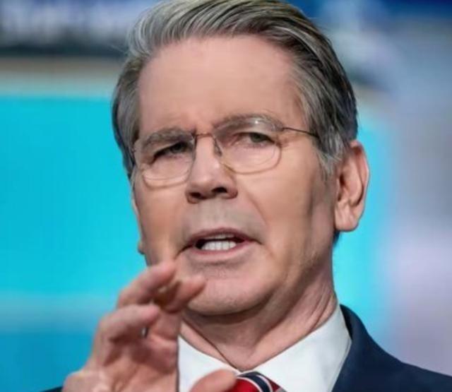 美国真的没招了？买不到稀土，美国财长当场破防：“中国再不卖稀土，我就把几十万留学