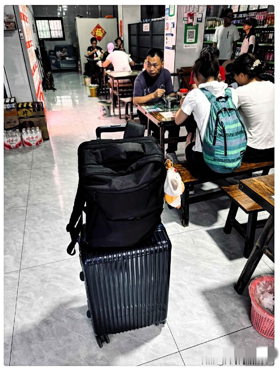 出入境管理条例
毫无征兆的，中国大陆刚刚颁布了一个关于出入境管理的行政条例，9月