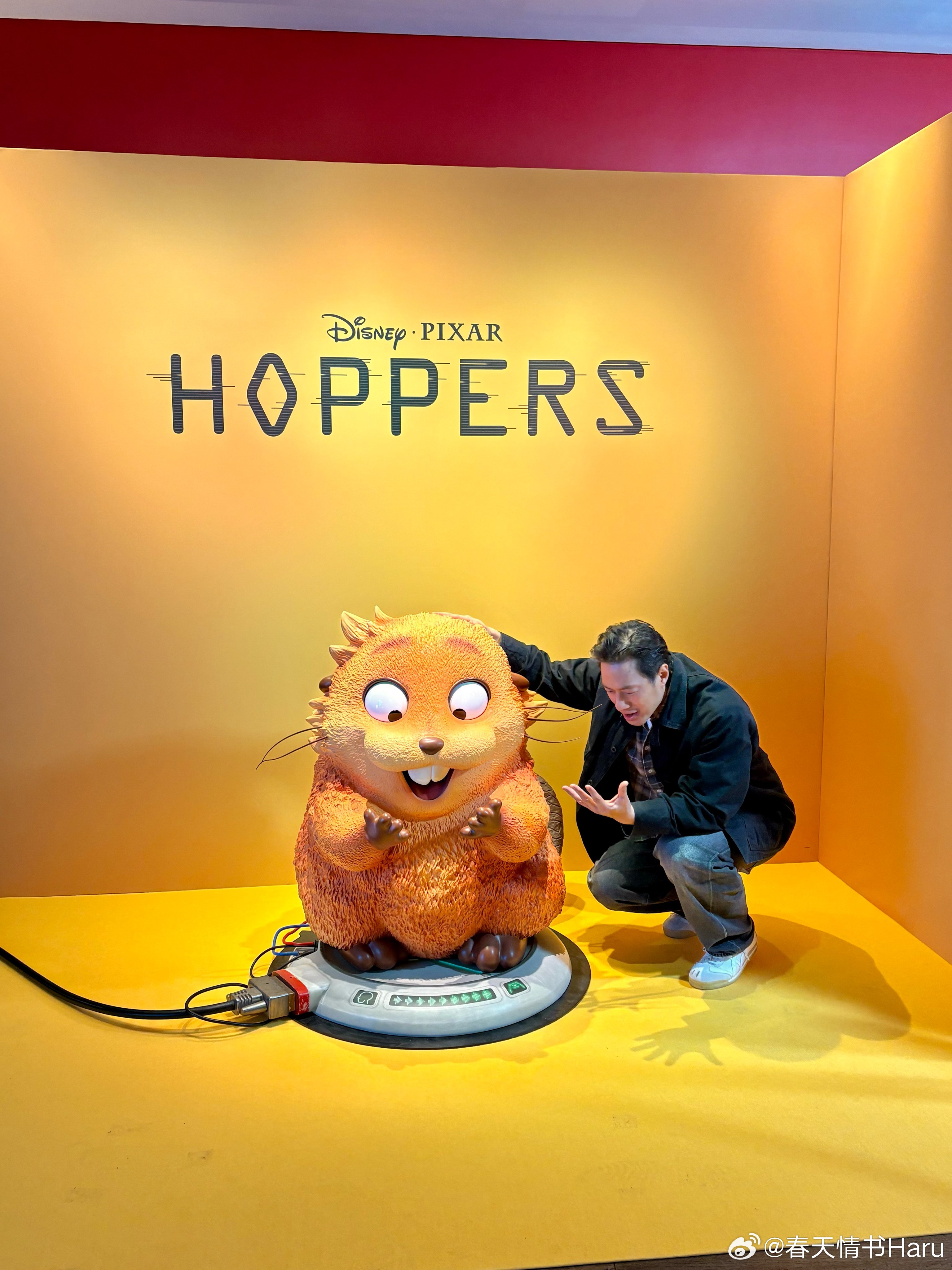 才注意到这次皮克斯新片《河狸变身计划》的导演兼编剧丹尼尔·钟是《咱们裸熊》系列的