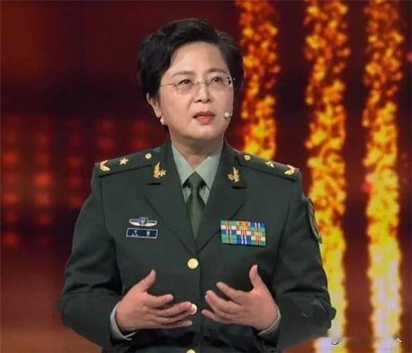 请您为伟大的女科学家陈薇少将停留1秒钟，她是中国工程院院士，为国铸盾的巾帼英雄。