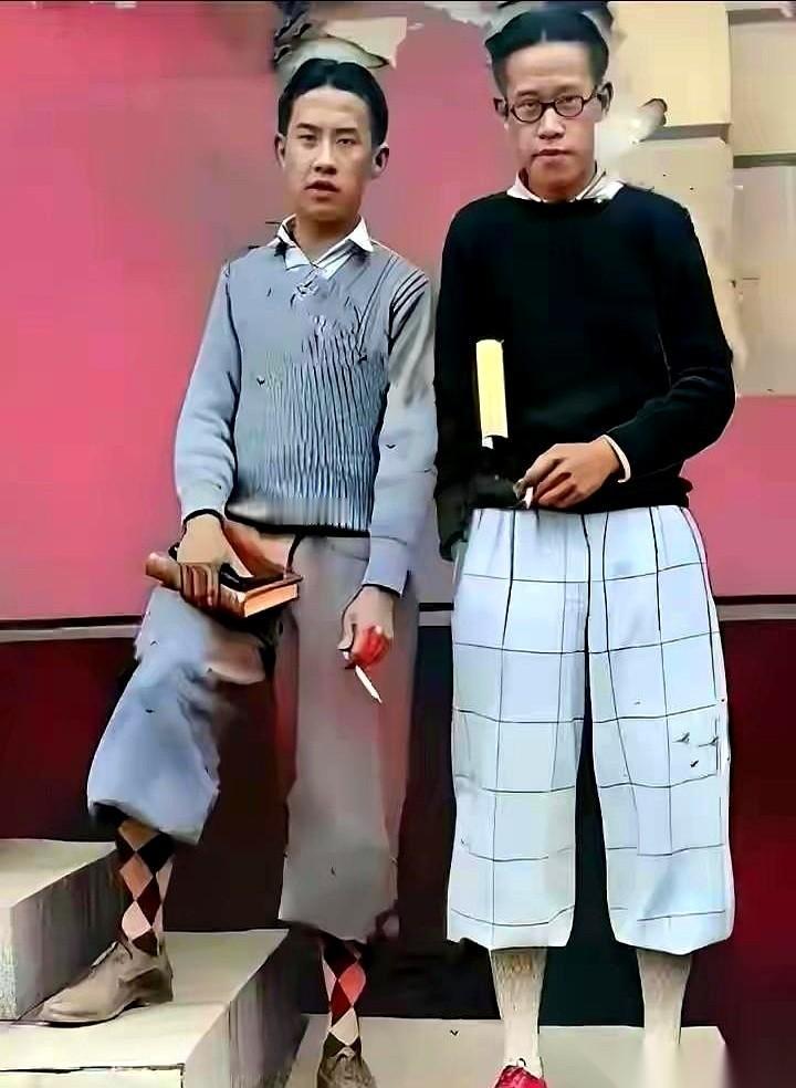 一百年前，袁世凯的公子爷就这么穿。
放现在，你敢穿这一身上三里屯溜达一圈吗？我猜