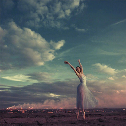 做人凡事要静，静静地来，静静地去，静静努力，静静收获，切忌喧哗。 ​​​