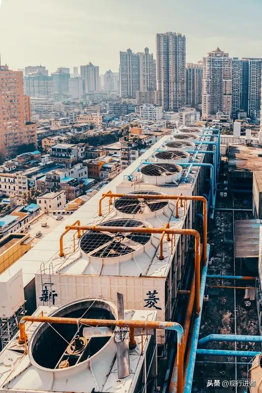 广东的空调季提前启动了。往年总要等到五一长假过后，今年却早早按下了制冷键。  