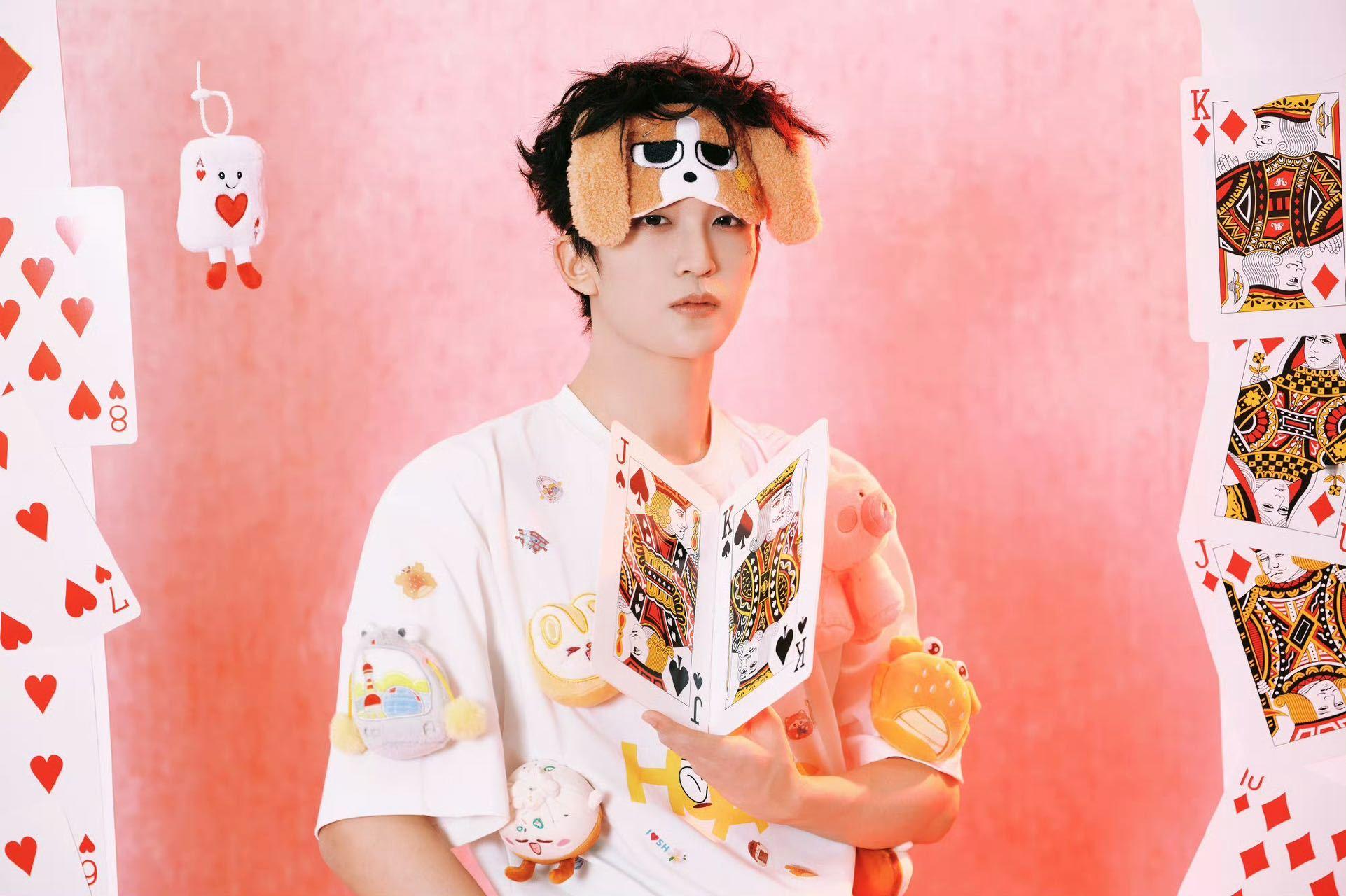 全能舞台谁不爱！钢琴弹唱自带故事感，清澈声线揉碎岁月，和堡妹的双向奔赴太好嗑～ 