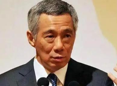 有位长居新加坡的华人朋友，最近在网上捅破了一层窗户纸：“别再对新加坡华人自作多情