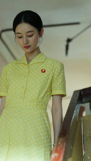 郭晓婷黄裙子造型 郭晓婷穿上黄裙子，宛如春日精灵降临！清新脱俗的气质与黄色完美融