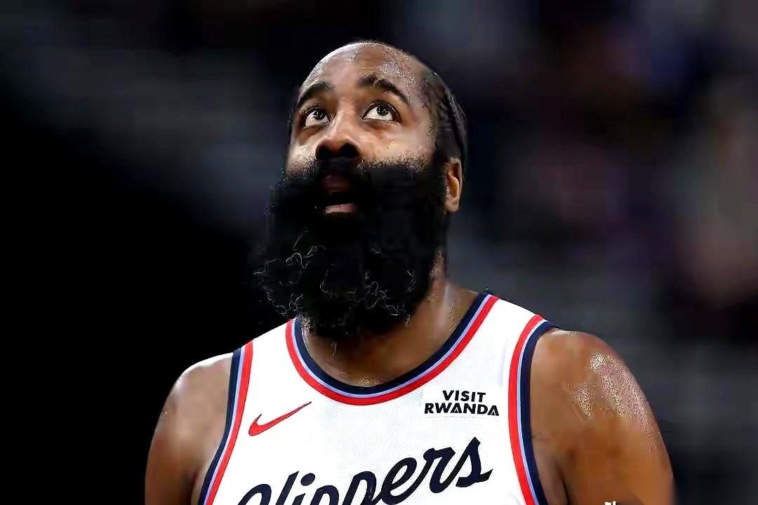 快船现在这情况，你知道最扎心的是什么吗？
不是6胜20负的战绩。
是他们连“摆烂