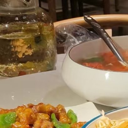 慈善是有同情心的人们之间的互助行为，慈善是高尚人格的真实标记，滴水穿坚石，爱心美