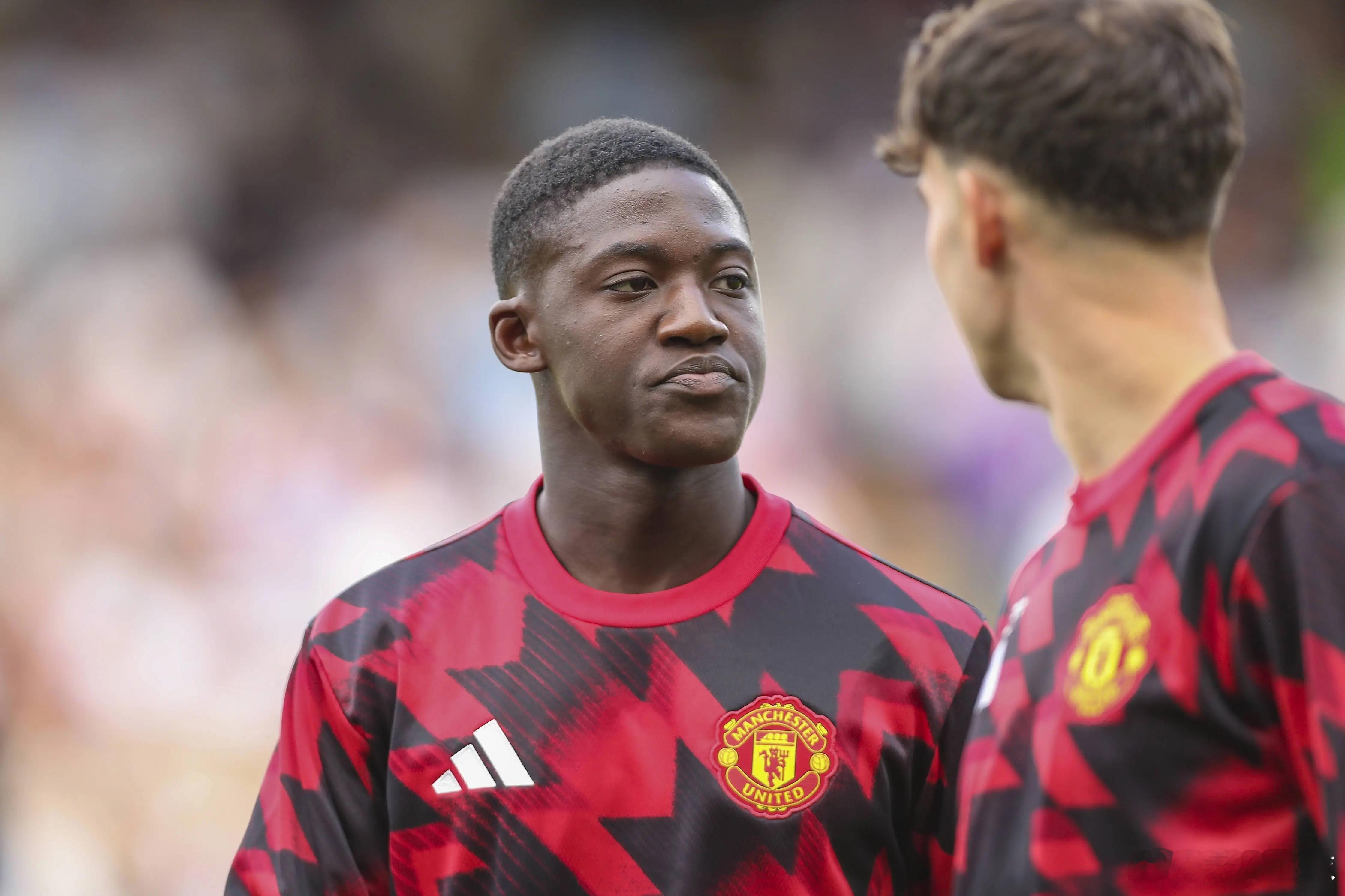 曼联近期中场遭遇伤病打击，同时在冬窗引援上有着明确关注目标：1. B费伤缺，曼联