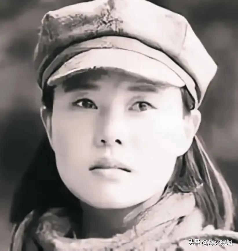 1937年，15岁的女红军吴珍子被俘，眼看就要丧命于敌人刀下 ，马三扛着她一路疾