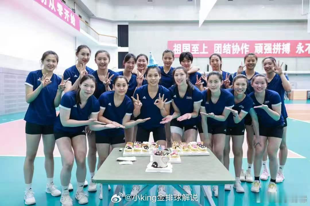 再次祝小庄生日快乐啊季雨潇还在，王媛媛休息中，刁琳宇归队训练。挺好。 