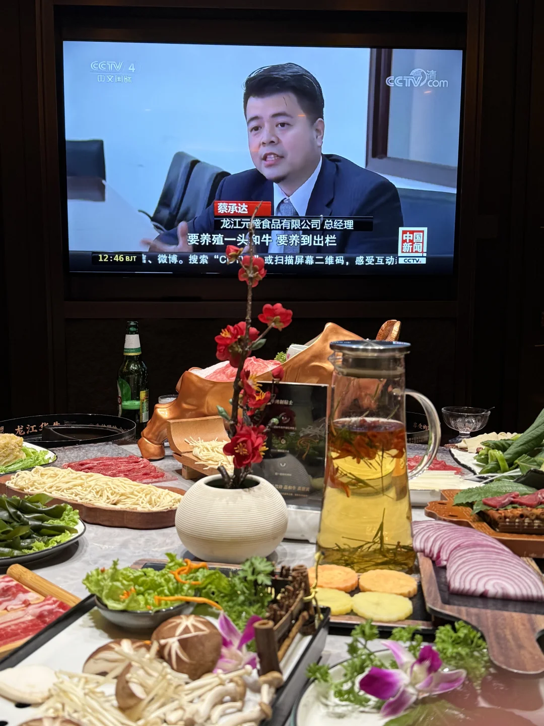 在佳木斯可以边看电视边吃肉的龙江华牛🐮