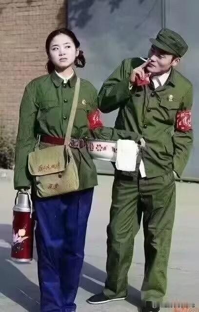 即将毕业学生问导师：从事什么行业最赚钱？
导师说：过去、现在、将来，最赚钱的行业