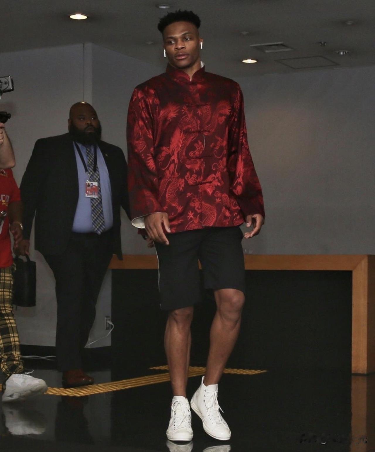 致敬！伟大的威斯布鲁克
你不止是MVP、得分王、三双王、全明星MVP、助攻王、最