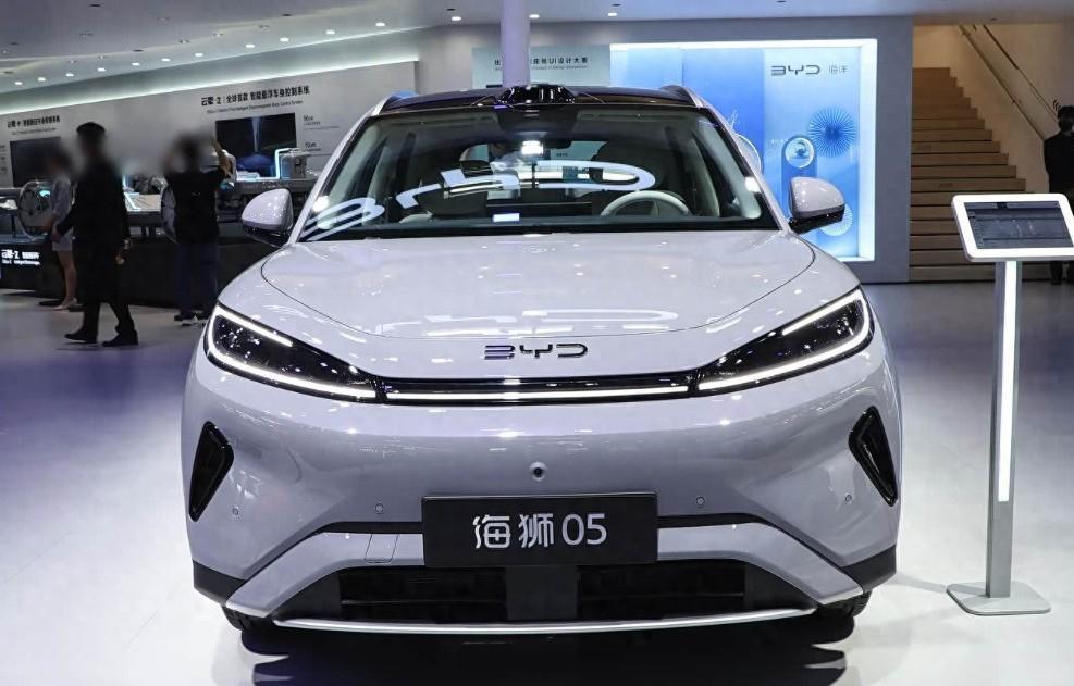 长续航、快补能、强智能、高舒适成了大家选车时的核心要求。比亚迪在新能源领域钻研多