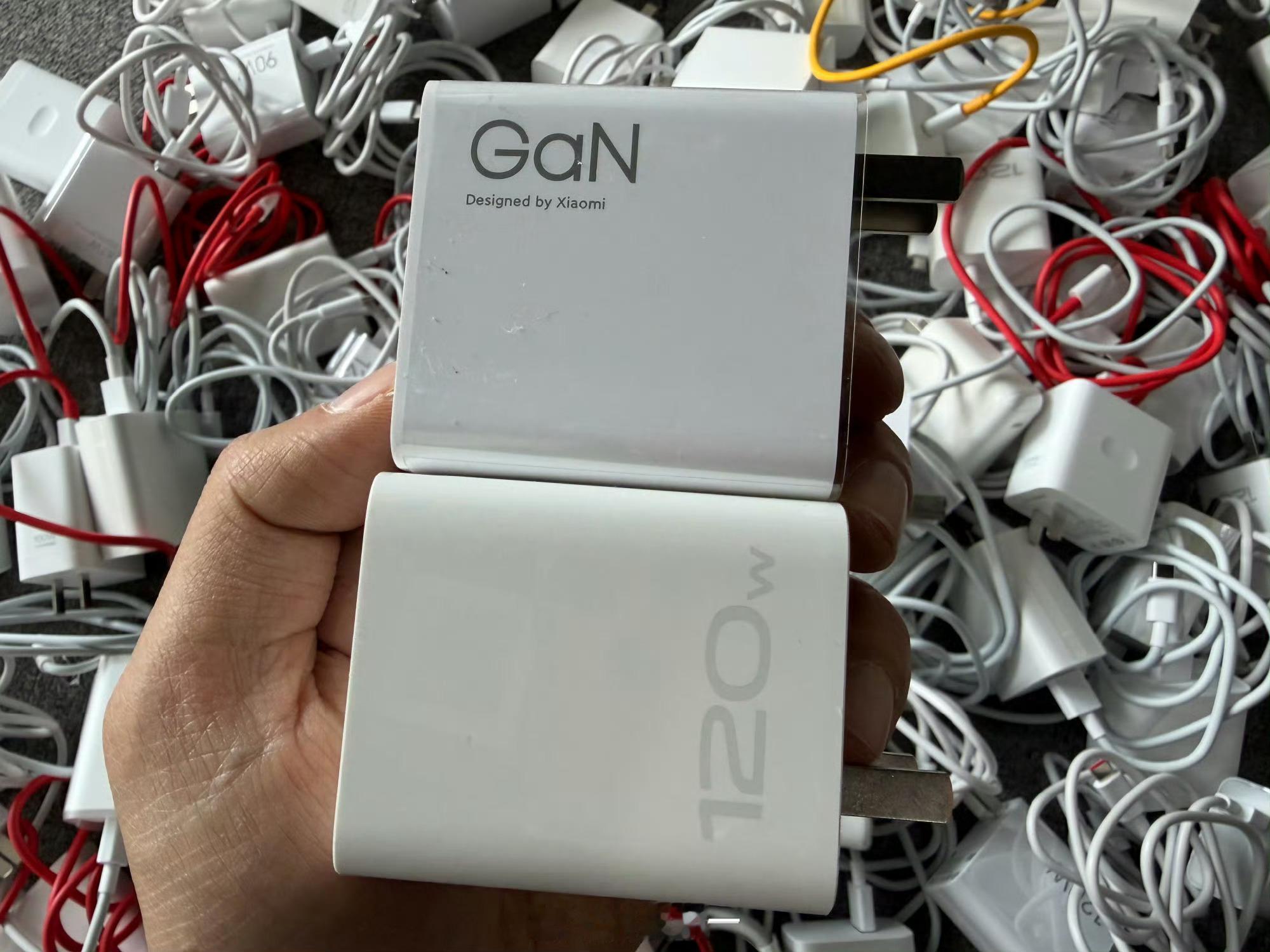 好久没送充电头了，送5个120W的充电头，点个赞就行，明天抽5位粉丝，一人一个（