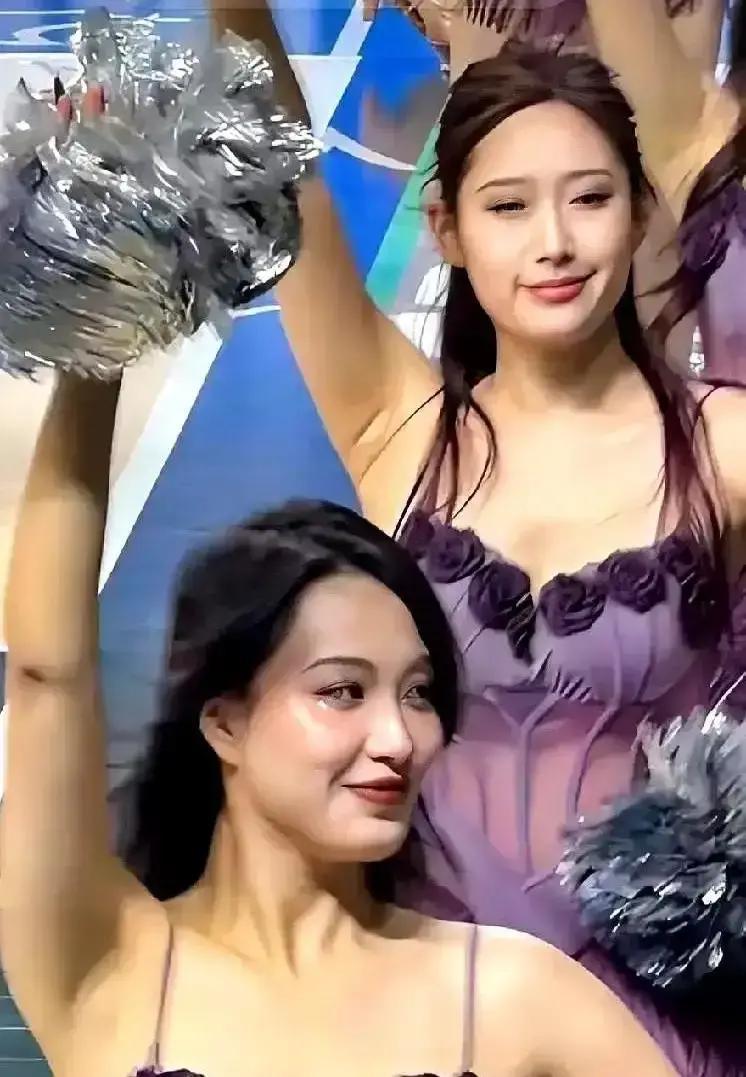 别再盯着篮筐看了。CBA正在杀死你熟悉的“啦啦队”。
 
他们悄悄修改了规则。禁