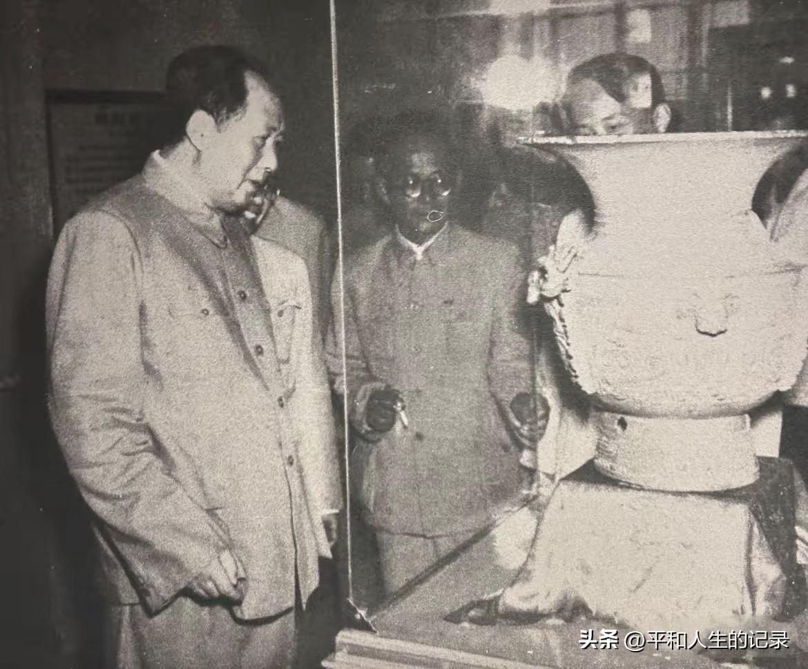 毛主席的思想是我们中国走向下一个胜利的捷径，也是走向胜利的必由之路！
沒有毛主席