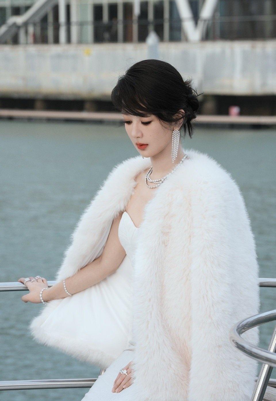 杨紫杨紫机场粉西装造型 yz杨紫生命树 yz杨紫白菊 

愿你我都有一颗宁定的心