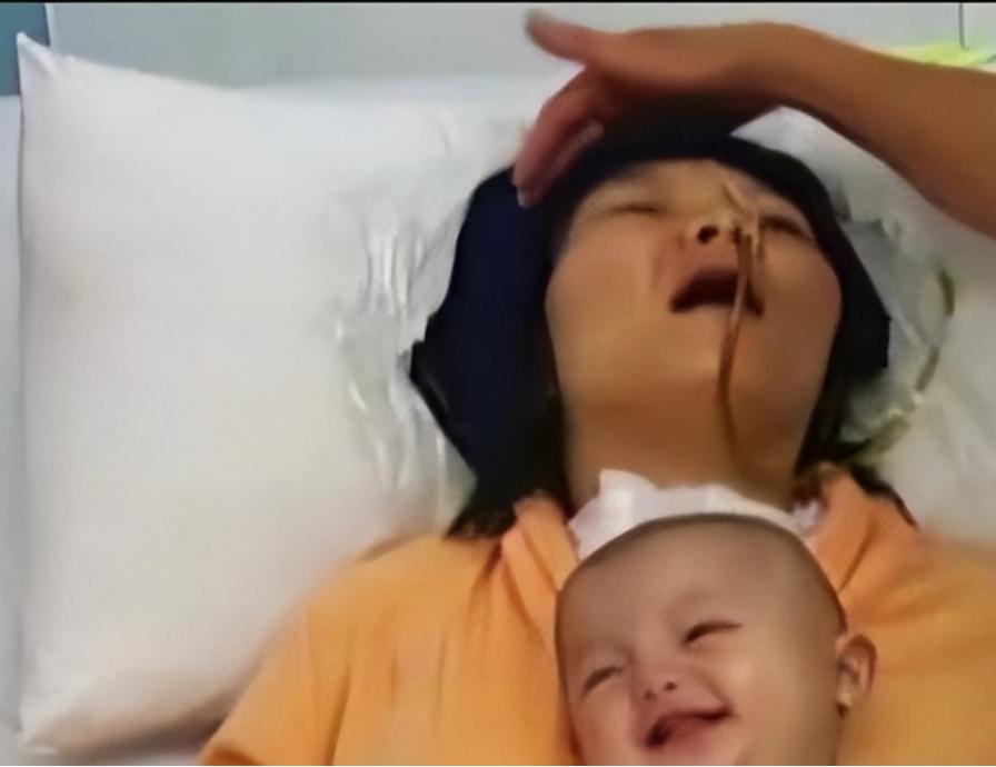 2008年，广西一位孕妇不幸成为植物人，丈夫为救她忍痛决定放弃孩子，但此时孕妇竟