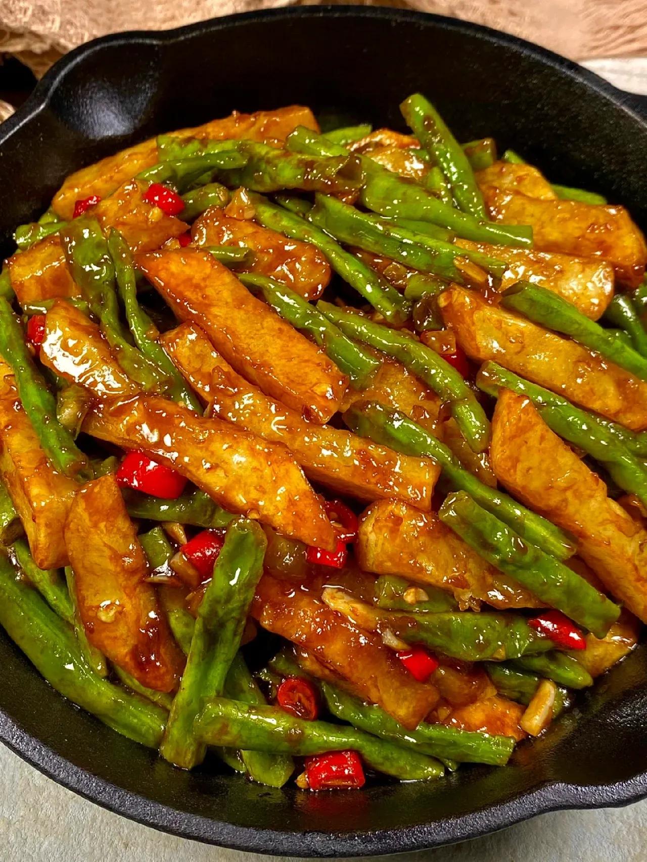 巨巨巨…巨好吃！求你们去做！！|||😭这香！辣！软！糯的土豆炖豆角为啥我现在才