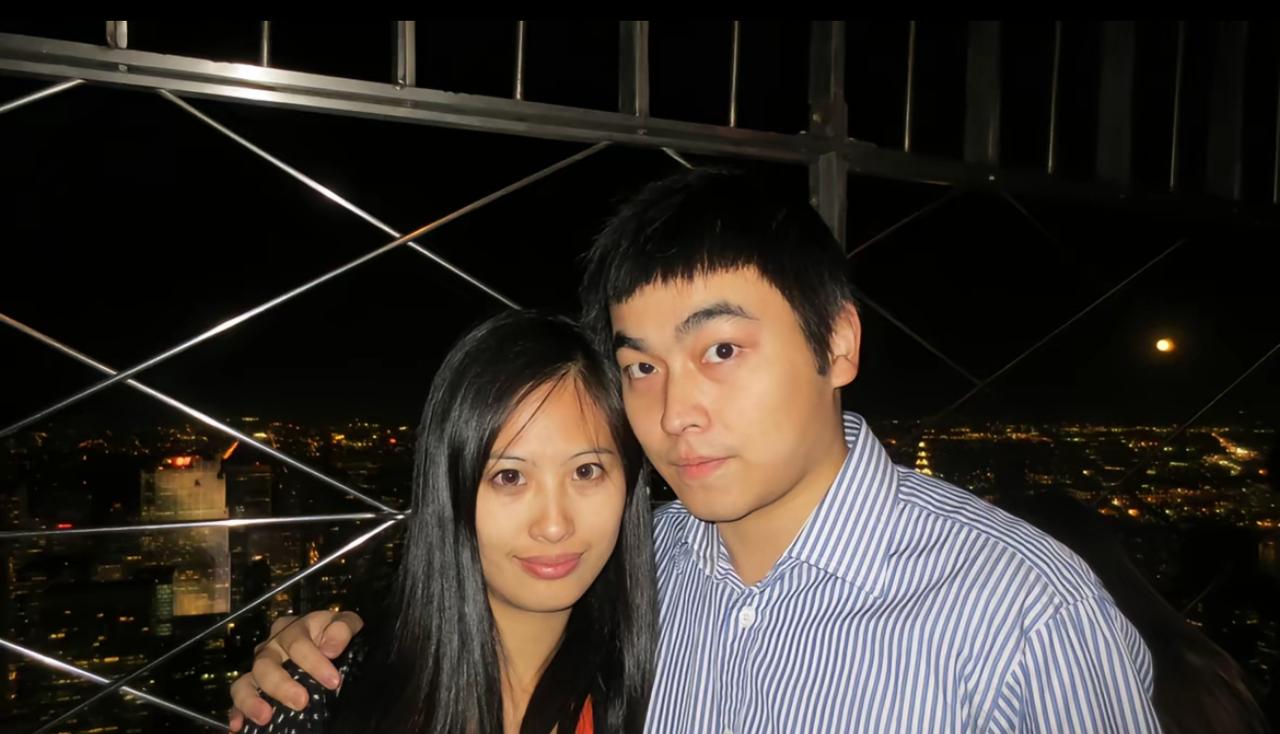 许晟骜真是糊涂呀，

原配长得很好看呀，虽然皮肤有些黑，

但是五官很清秀，大眼