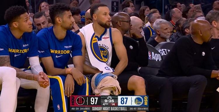 对库里来说，一个残酷的事实是：他之后的职业生涯，都需要习惯这种不断的去“处理膝盖