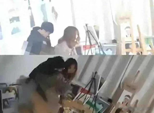 大学里的恋爱要有分寸，不能在公共场合公然磨合感情。近日，一段美术学院学生情侣在绘