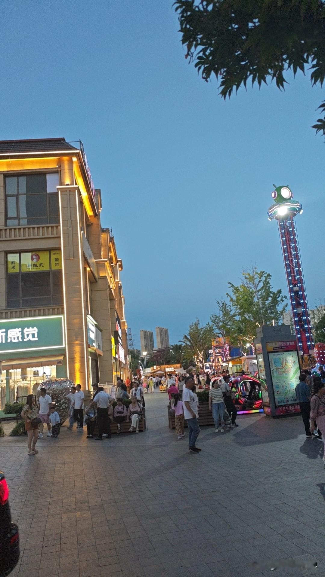 热闹的夜景