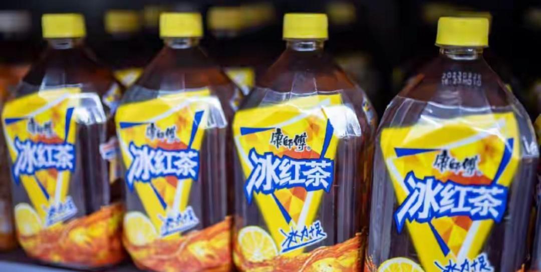 好笑！2024年，康师傅冰红茶涨到5元后，销量大跌。但领导层咬牙声称不会降价。有