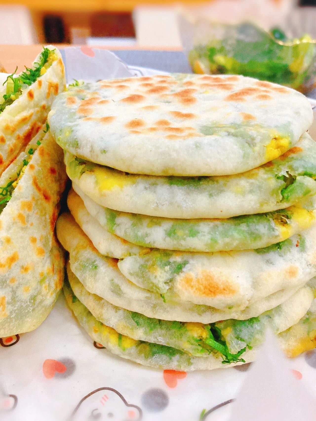 就是这个味！想起来就流口水的茴香鸡蛋馅饼

曾经和几个天南海北的朋友凑一桌喷阔儿