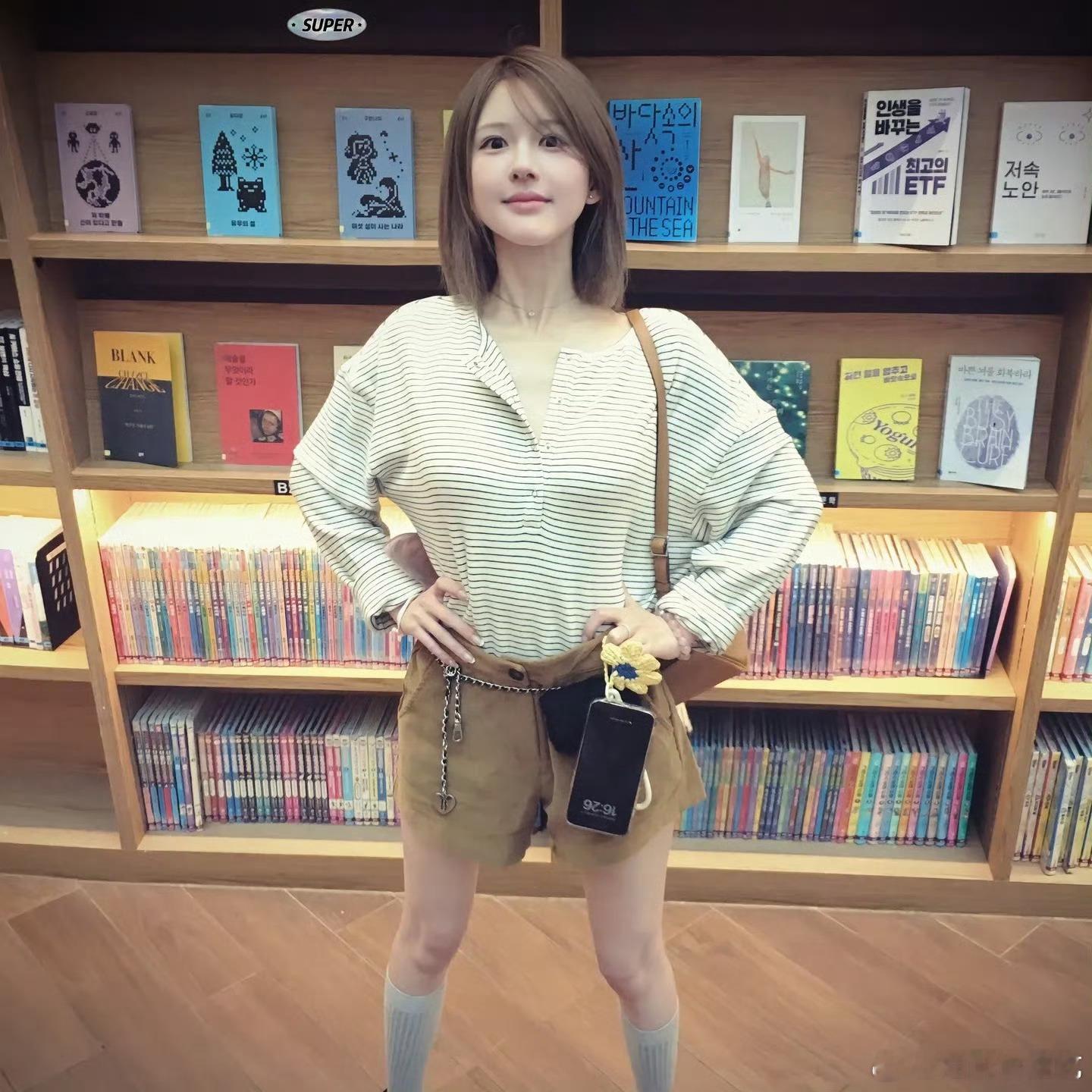 虽然拍摄角度一言难尽但露思现在状态看着挺好的 ​​​