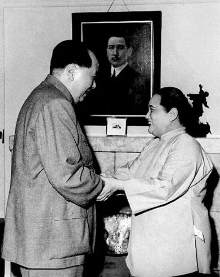 1954年，毛主席托人还宋庆龄5万美元，宋庆龄：什么时候的事？
 
回溯到192