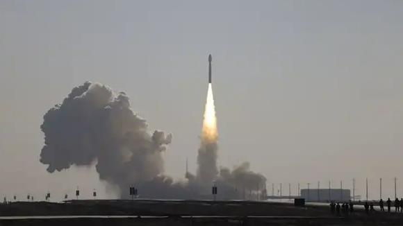 2025年12月10日中午12时03分，中山大学学生团队自主研制的立方星“逸仙-