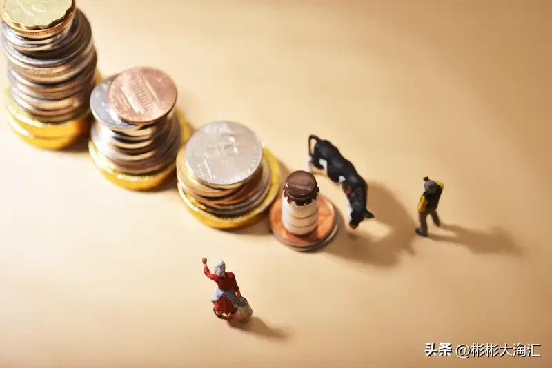 在股市里，我是妥妥亏过钱的。刚入市时，跟很多新手一样，觉得炒股就是捡钱，动不动就