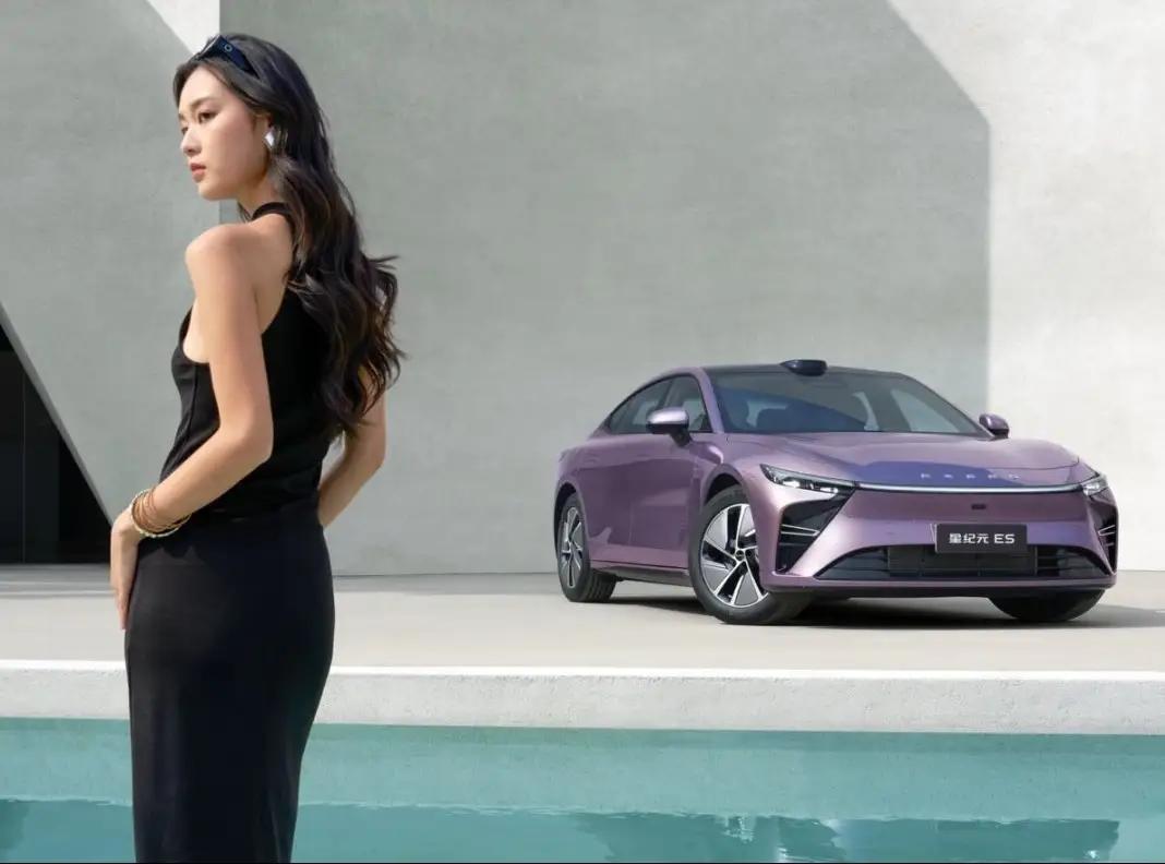 好消息来啦！1万元置换补贴，5年10万贷款前3年免息，2025款星纪元ES“超能