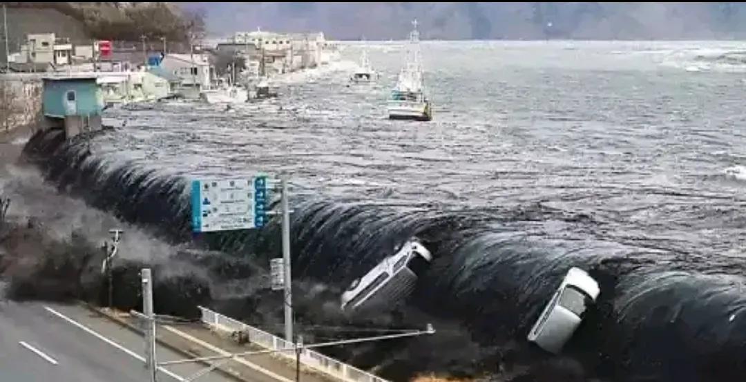 堪察加东远海8.8级地震引发海啸
7月30日7时25分左右，俄罗斯堪察加东岸远海