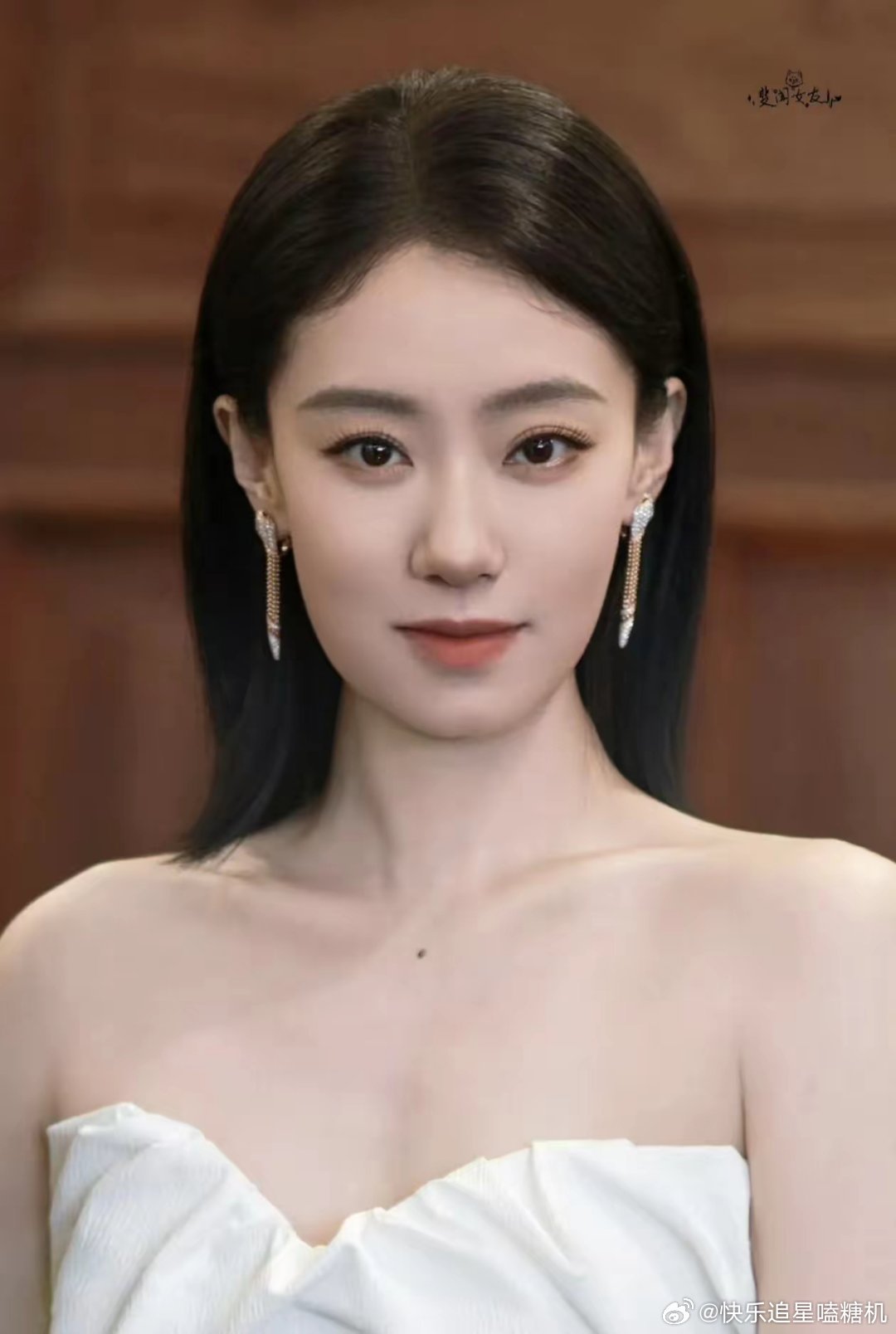 张小斐为突然啥不香了?说白了就是资源断档了!当初《你好，李焕英》热映那会儿，她红