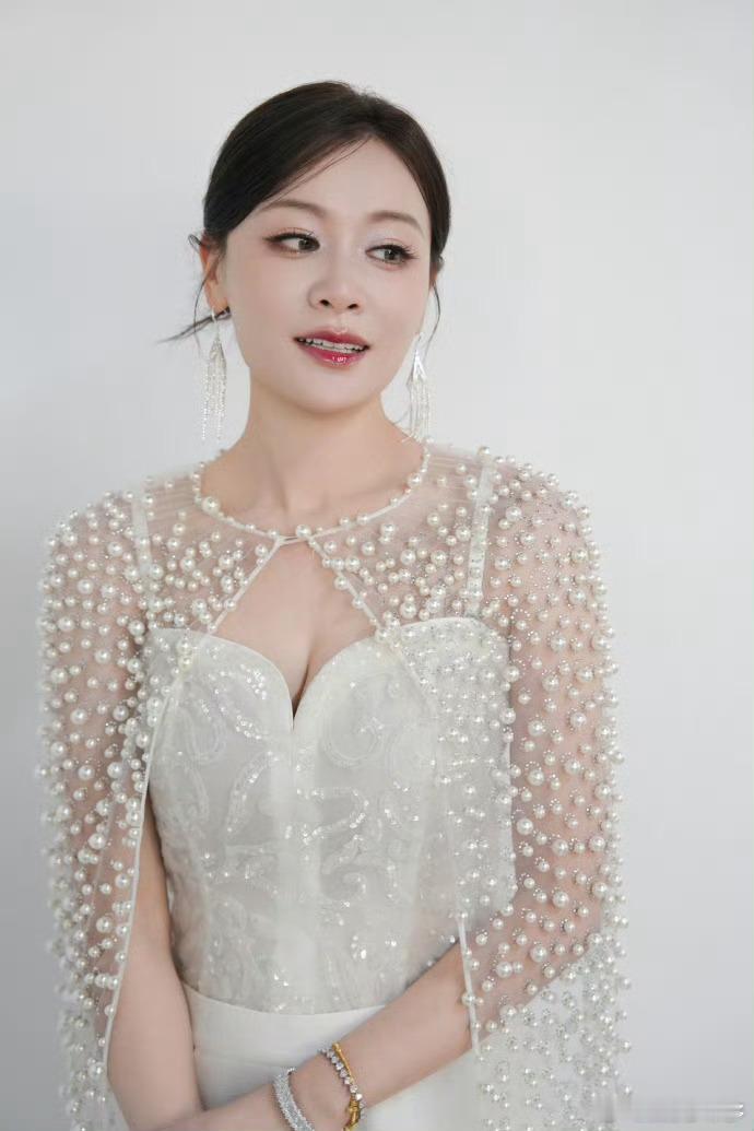 叶一茜亲亲人美歌甜叶一茜唱什么歌都好听💫舞台表现力拉满！叶一茜嗓音温润有质感，