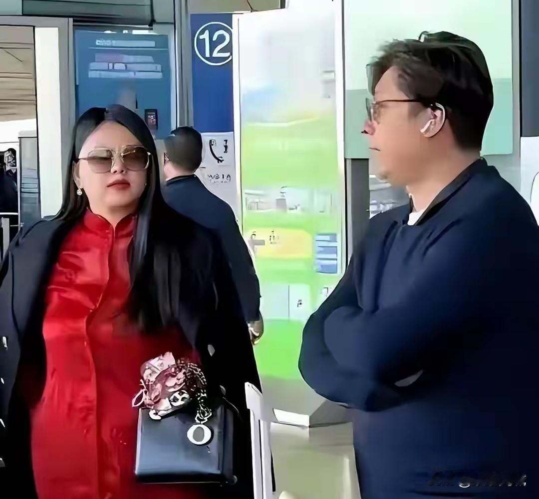 周也那事儿热度刚降，李湘又因和前夫王岳伦给女儿办16岁生日派对上了热搜。

路透